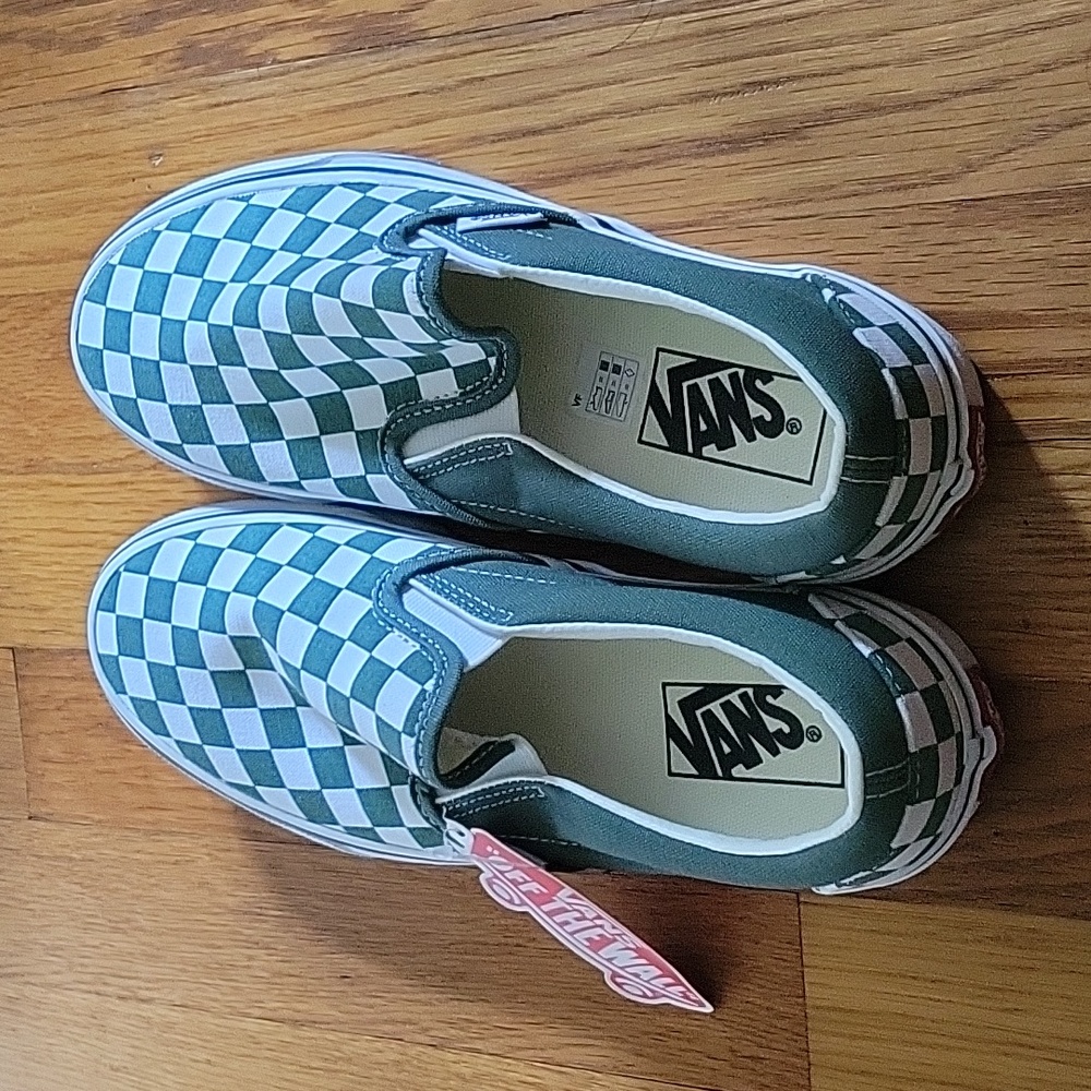 Womens vans slip on size 8 or men's size 6.5.